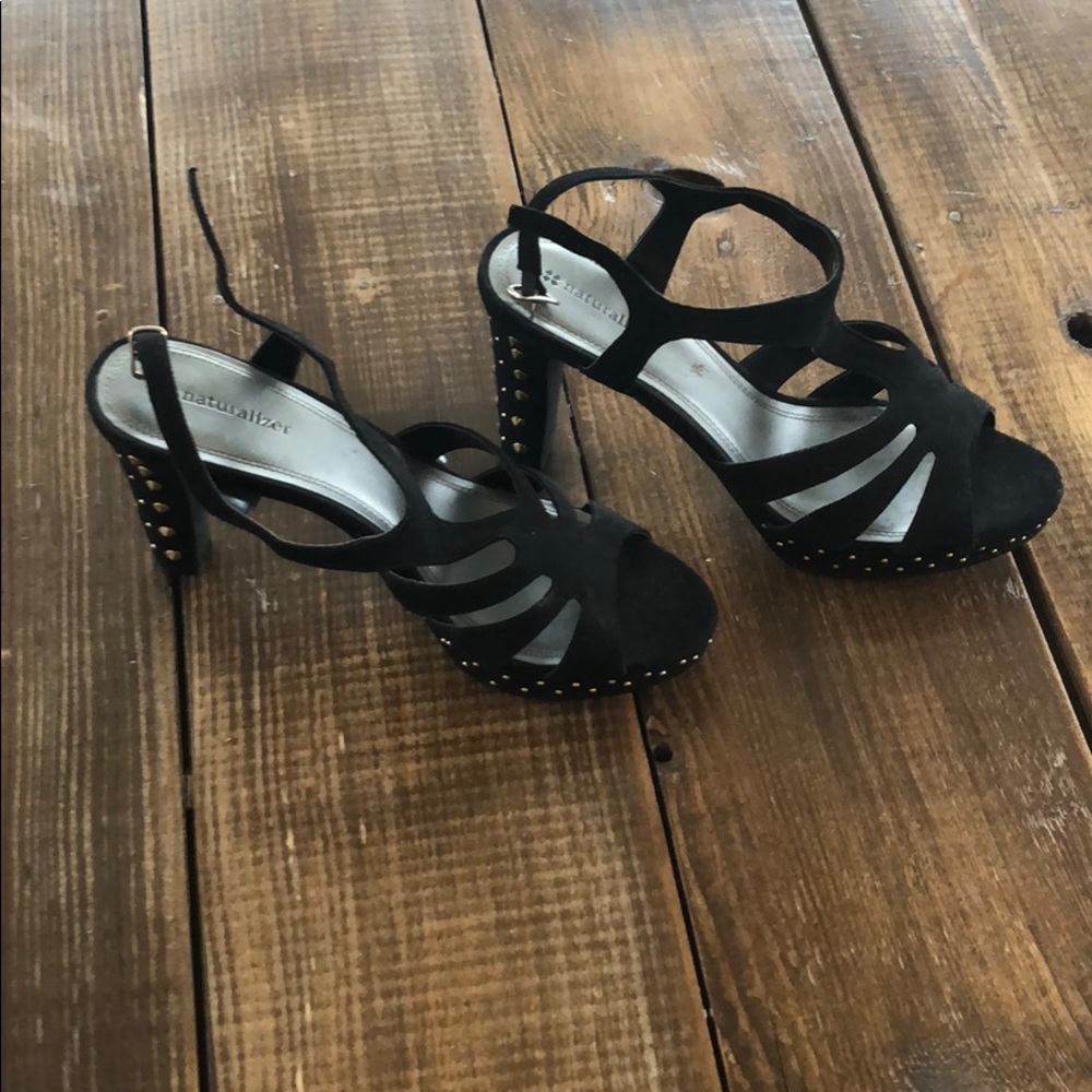 🦊4/20- Naturalizer studded heels